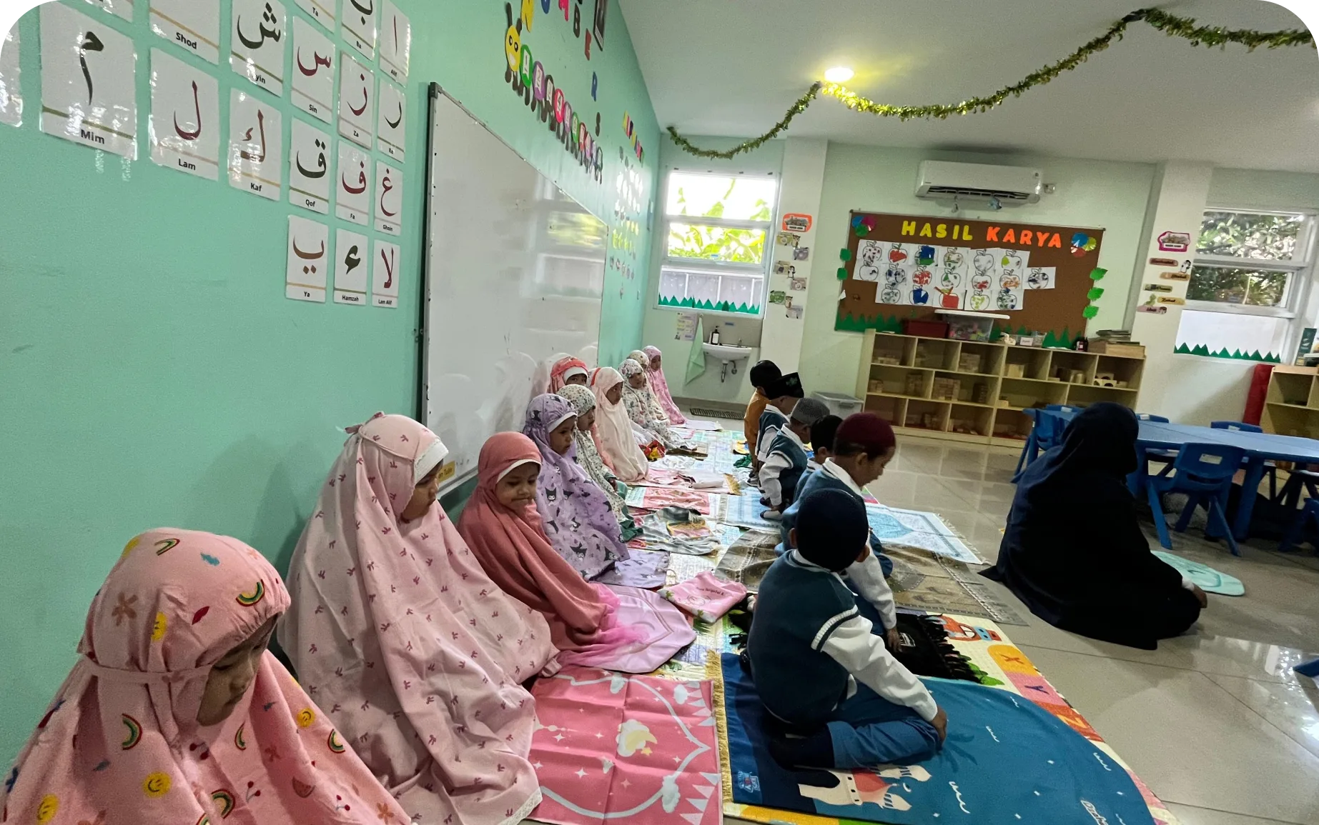 Mushola anak ber-AC untuk pembiasaan sholat dhuha di TK Islam Tunas Cendekia Tangerang